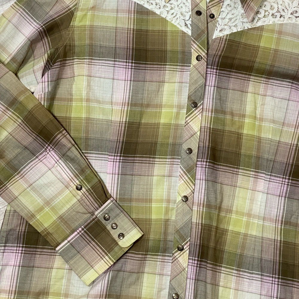 Ariat plaid and lace fitted western shirt - Picture 9 of 12